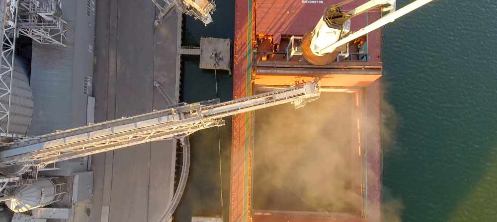 dust suppression during ship loading