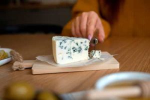 Cheese moldening process and humidity influence